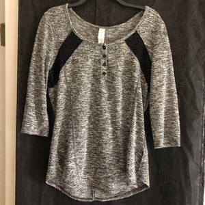 Quarter sleeve top